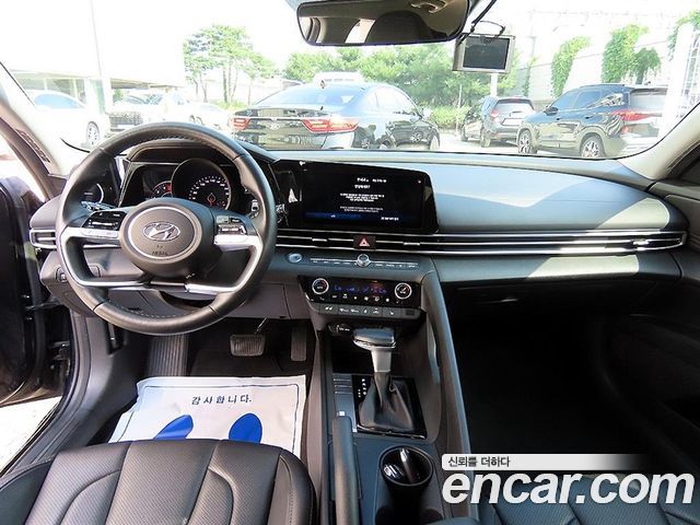 Hyundai Avante — interior