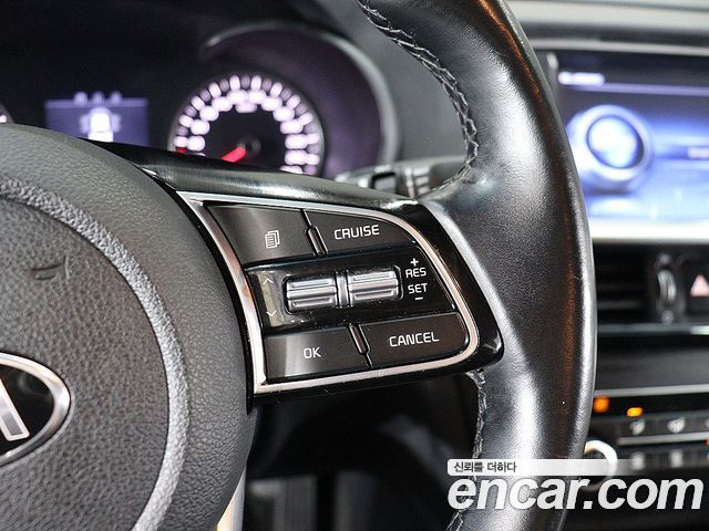 Kia K5 — interior