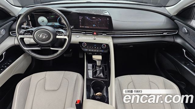 Hyundai Avante — interior