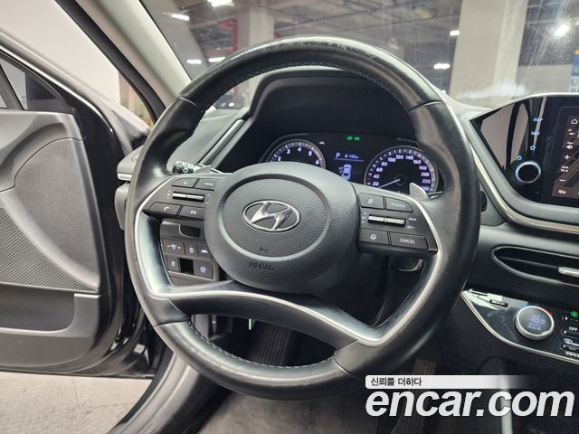 Hyundai Sonata — interior
