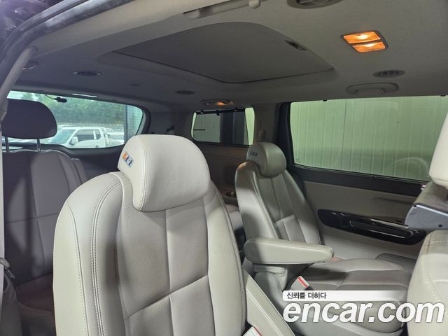Kia Carnival — interior