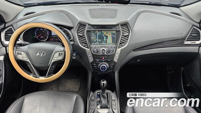 Hyundai Santa Fe — interior