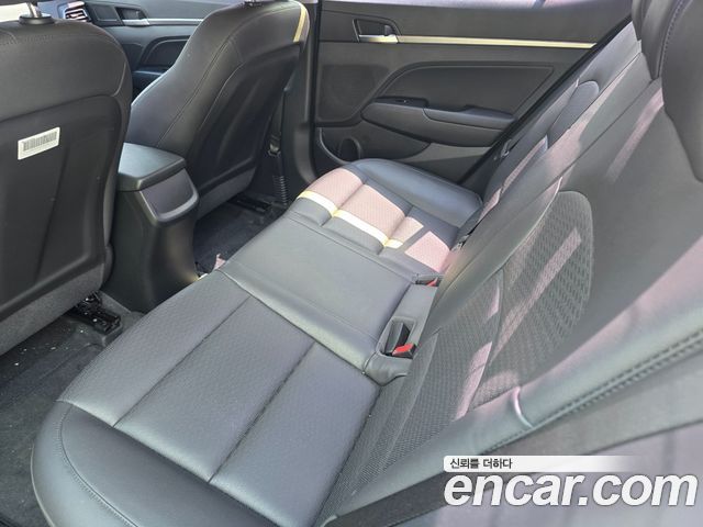 Hyundai Avante — interior