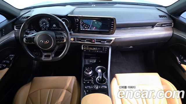 Kia K5 — interior