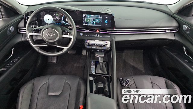 Hyundai Avante — interior