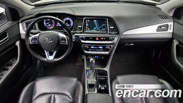 Hyundai Sonata — interior