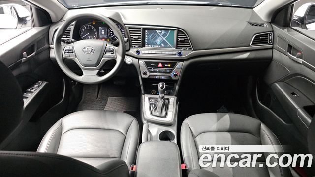 Hyundai Avante — interior