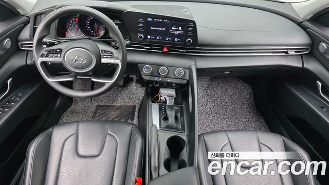 Hyundai Avante — interior
