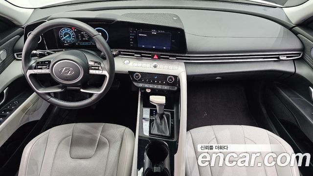 Hyundai Avante — interior