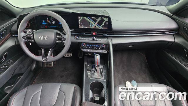 Hyundai Avante — interior