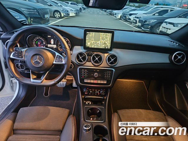 Mercedes-Benz CLA-Class — interior