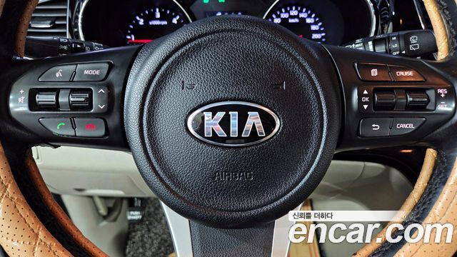 Kia Carnival — interior