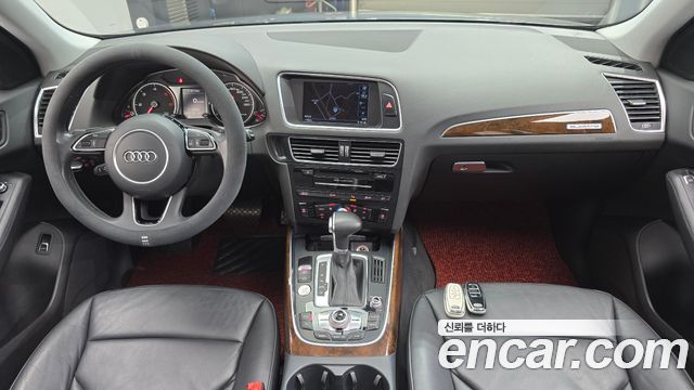 Audi Q5 — interior