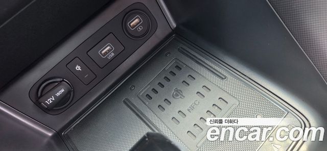 Hyundai Sonata — interior
