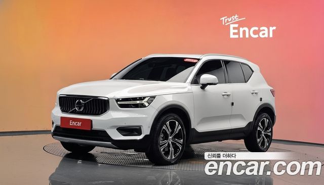 Volvo XC40 — exterior