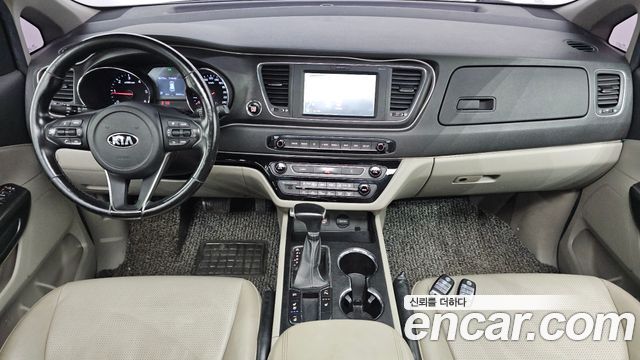 Kia Carnival — interior