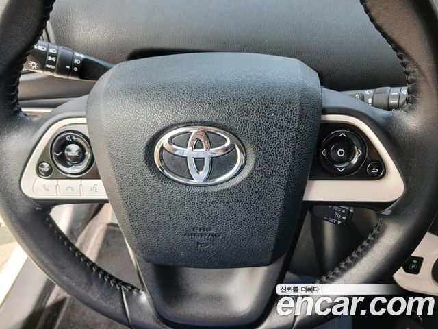 Toyota Prius — interior