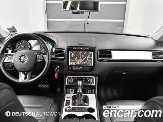 Volkswagen Touareg — interior