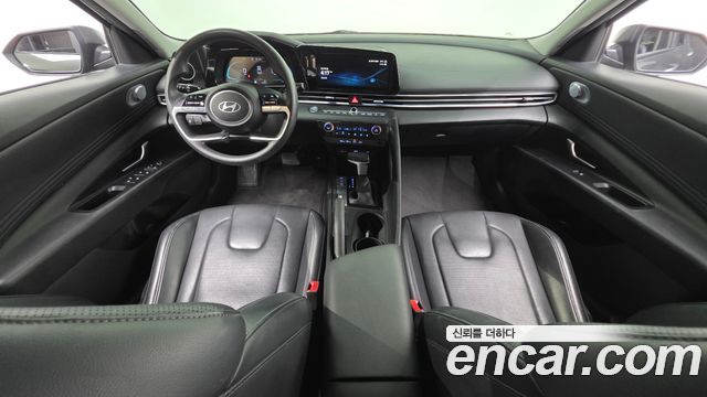 Hyundai Avante — interior