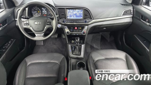 Hyundai Avante — interior