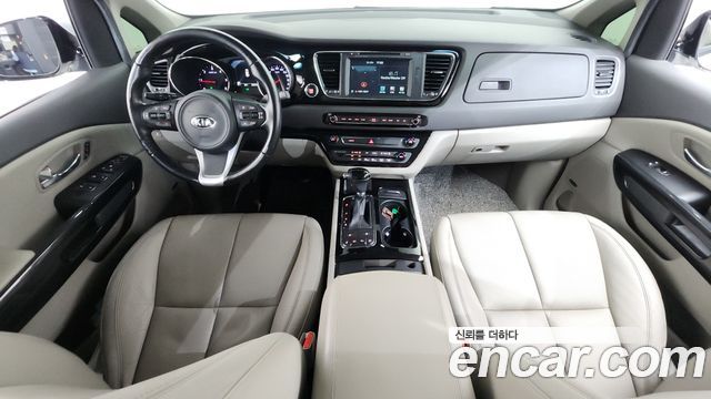 Kia Carnival — interior