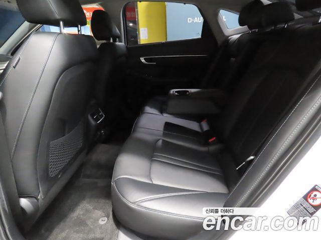Hyundai Sonata — interior