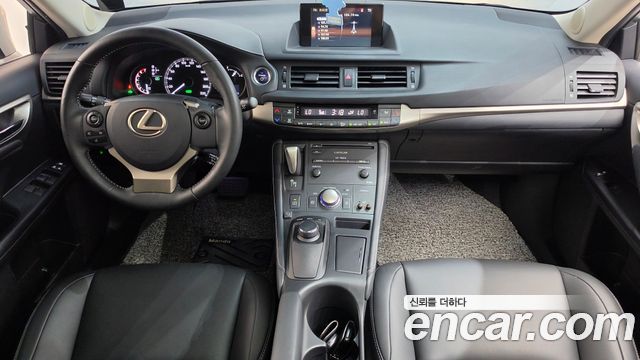 Lexus CT200h — interior