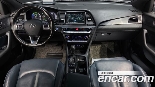Hyundai Sonata — interior