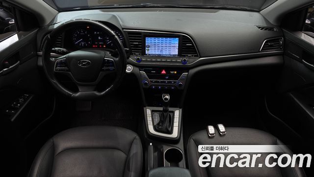 Hyundai Avante — interior