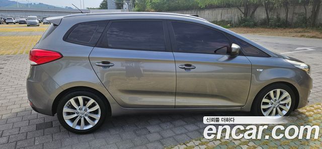 Kia Carens — interior