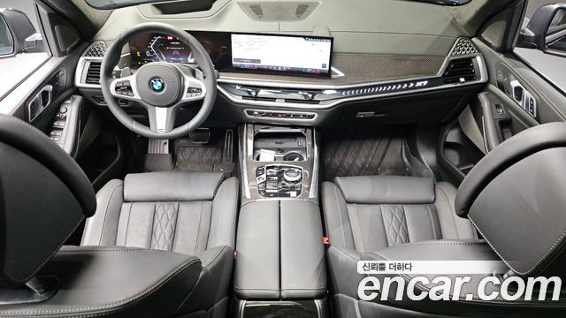 BMW X7 — interior