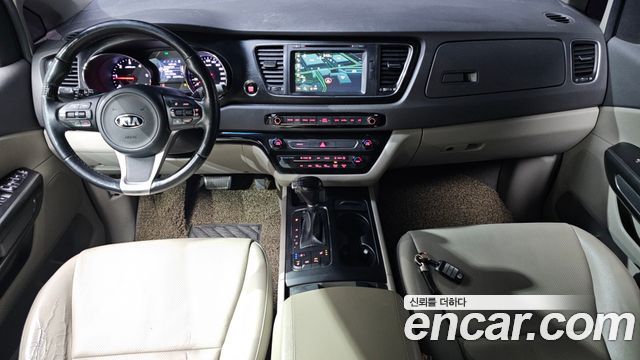 Kia Carnival — interior