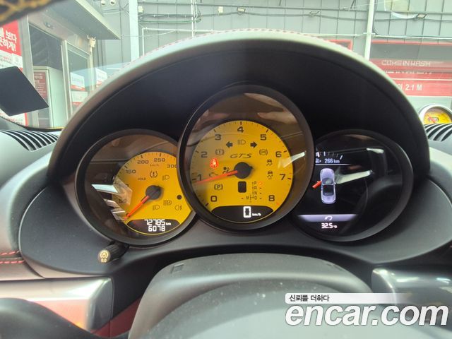 Porsche 718 — interior