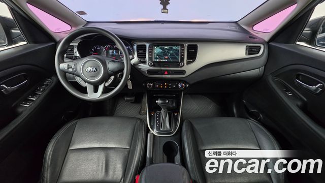 Kia Carens — interior