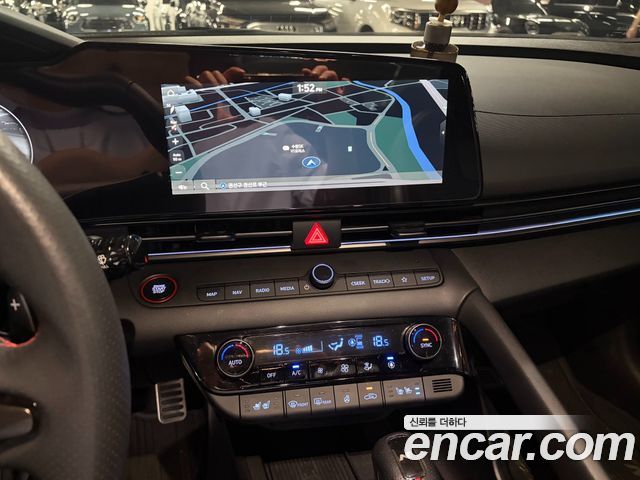 Hyundai Avante — interior