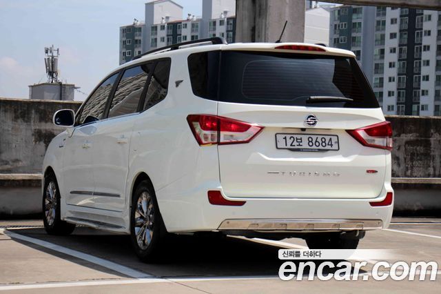 KG Mobility Korando — interior