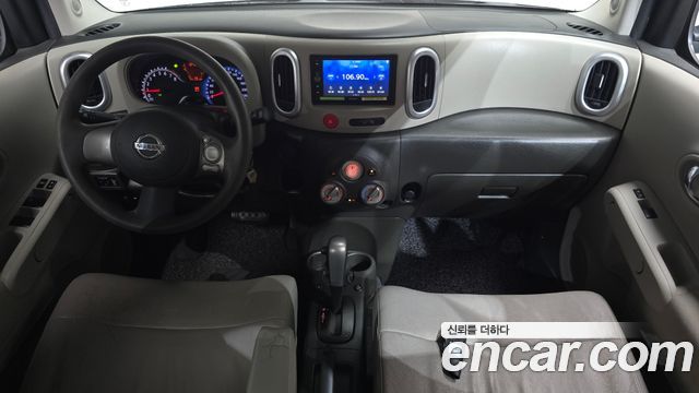 Nissan Cube — interior