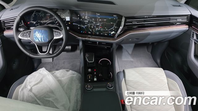 Volkswagen Touareg — interior