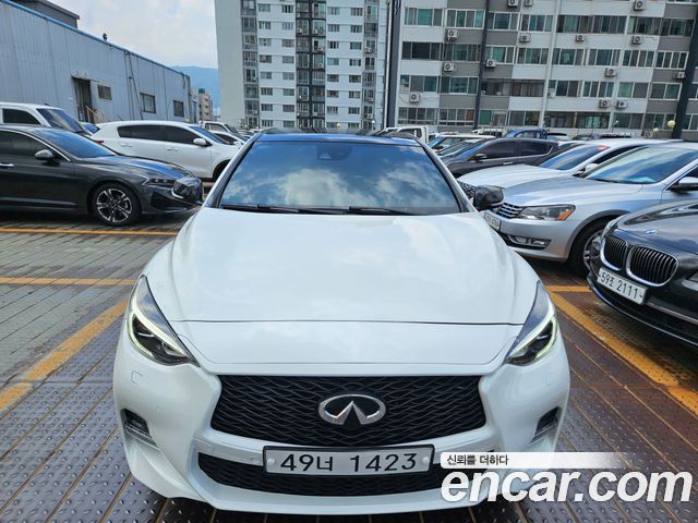 Infiniti Q30 — exterior