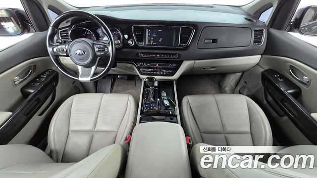 Kia Carnival — interior