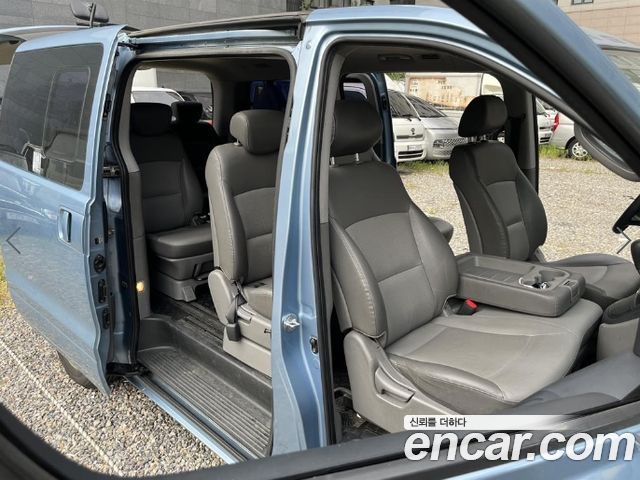 Hyundai Starex — interior