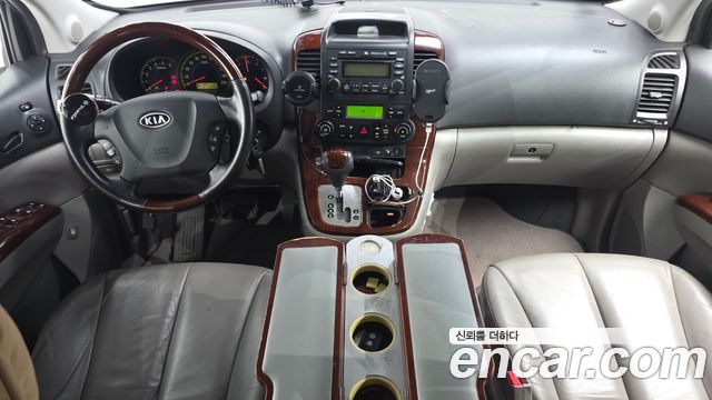 Kia Carnival — interior