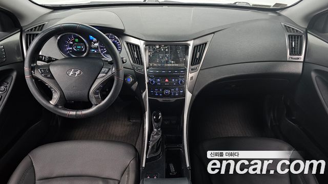 Hyundai Sonata — interior
