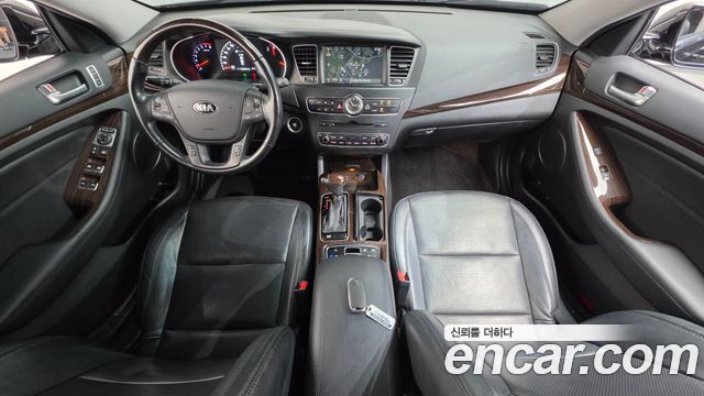 Kia K7 — interior