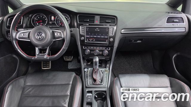 Volkswagen Golf — interior