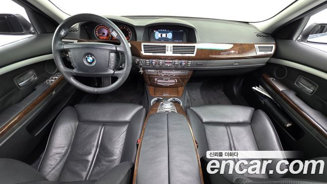 BMW 7 Series — interior