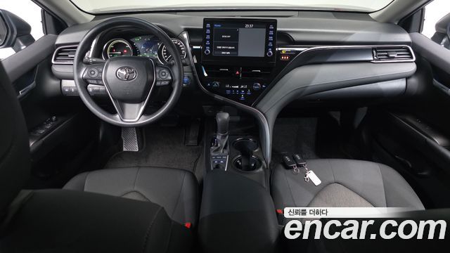 Toyota Camry — interior