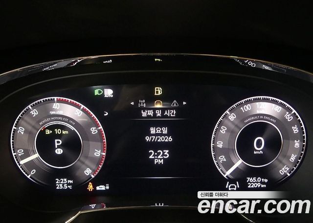 Bentley Bentayga — interior