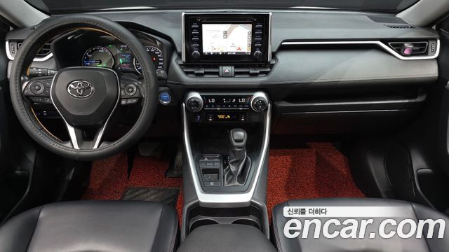 Toyota RAV4 — interior