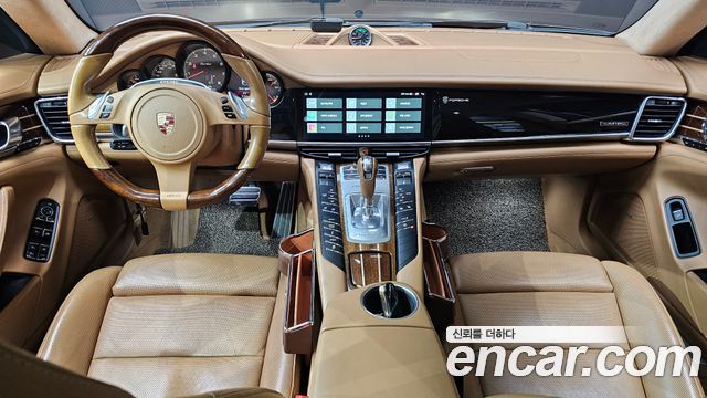 Porsche Panamera — interior